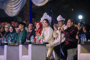 Turut hadir, Ketua DPRD Kota, Medan Wong Cun Sen, Wakil Ketua DPRD Medan Zulkarnain, Sekda, Wiriya Alrahman, Ketua Dharmawanita Kota Medan Ny Ismiralda Wiriya Alrahman, Para Konjen Negara Sahabat, Unsur Forkopimda dan segenap Pimpinan Perangkat Daerah di lingkungan Pemko Medan.