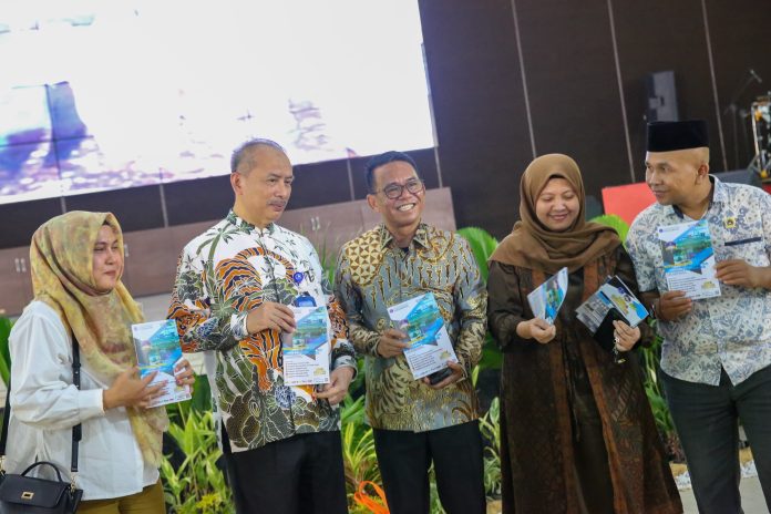 Text foto : Wakil Wali Kota Medan H. Zakiyuddin Harahap mengajak para alumni Fakultas Ekonomi Universitas Medan Area (FE UMA) untuk terlibat aktif dalam mendorong transformasi ekonomi Kota Medan, mulai dari mendukung UMKM, mendorong investasi, hingga memperkuat literasi ekonomi masyarakat. (Foto : Ist)