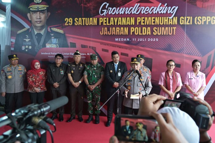 Text foto : Gubernur Sumatera Utara (Sumut) Bobby Nasution mendampingi Kapolri Jenderal Polisi Listyo Sigit Prabowo melakukan groundbreaking pembangunan 29 Satuan Pelayanan Pemenuhan Gizi (SPPG) jajaran Polda Sumut, di Mapolda Sumut Jalan SM Raja Medan, Jumat (11/7/2025).(Foto : Ist)