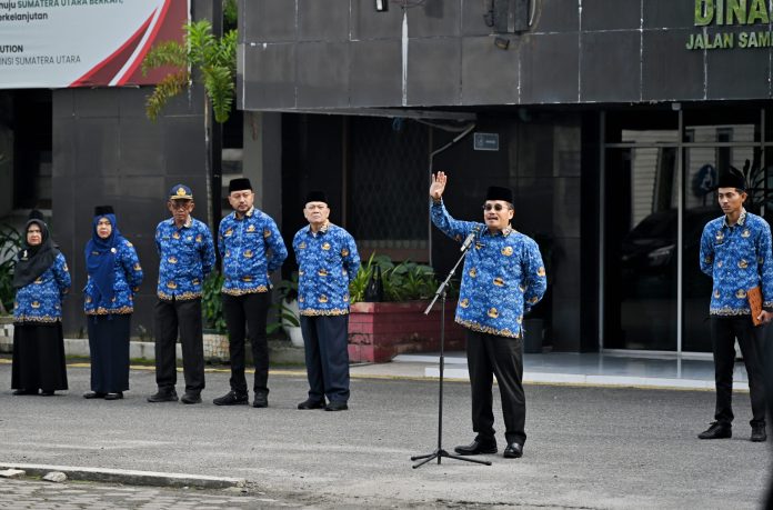 Text foto : Sekretaris Daerah Provinsi Sumatera Utara (Sumut) Togap Simangunsong menjadi Inspektur Upacara (Irup) Hari Kesadaran Nasional di Halaman Kantor Dinas Sosial Provinsi Sumut di Jalan Sampul Nomor 138 Medan, Kamis (17/7/2025). (Foto : Ist)