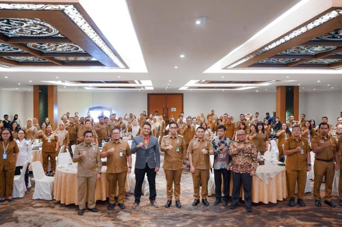 Text foto : Wali Kota Medan, Rico Tri Putra Bayu Waas saat membuka Pelatihan Pengadaan Barang/Jasa Pemerintah Level I Lingkungan Pemko Medan, Senin (14/7/2025) di Hotel LePolonia. (Foto: Ist)