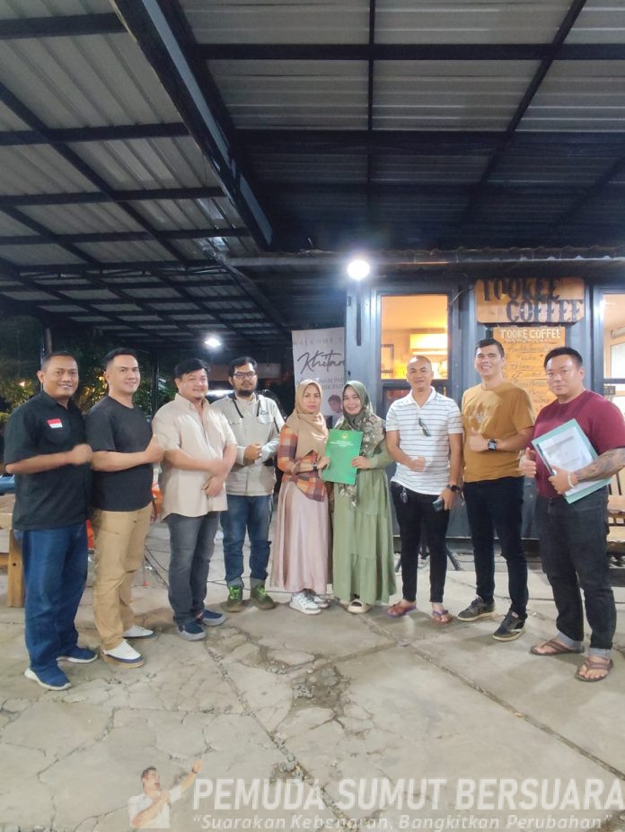 Text foto : Ketua harian DPW APPSI SUMUT Syamsul Bahri Purba, Paisal.SE (OKK), Muhammad Tomy Kurniawan (Wakil Ketua), Samsul Samuel Sinaga (IT) dalam pertemuan Konsolidasi dengan Tokoh dan pegiat Pasar se-Sumatera Utara (Sabtu 24-08-2025). (Foto : Ist)