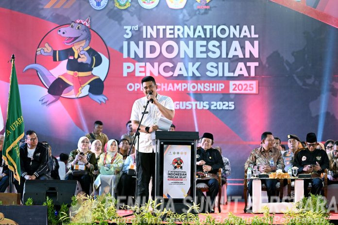 Text foto : Gubernur Sumut, Bobby Nasution menghadiri 3rd International Indonesian Pencak Silat Open Championship 2025 yang dibuka secara langsung oleh Wakil Menteri Pemuda dan Olahraga Indonesia Taufik Hidayat di Gedung Serbaguna Pemprov Sumut, Jalan William Iskandar, Medan, Senin (4/8/2025). (Foto : Ist)
