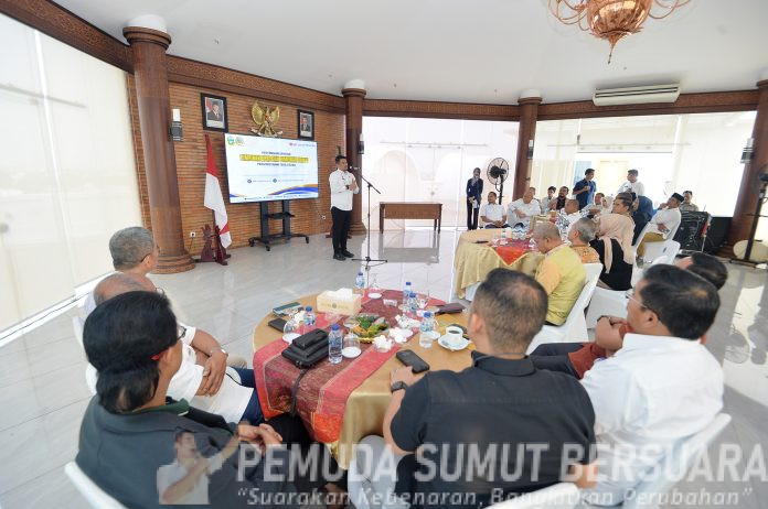 Text foto : Gubernur Sumatera Utara (Sumut) Bobby Nasution bersilaturahmi dan berdiskusi dengan Ketua dan Wakil Ketua DPRD Provinsi Sumut beserta dengan seluruh Ketua Fraksi DPRD Provinsi Sumut di Anjungan Lantai 9 Kantor Gubernur Sumut Jalan Diponegoro, Kota Medan, Rabu (6/8). (Foto : Ist)