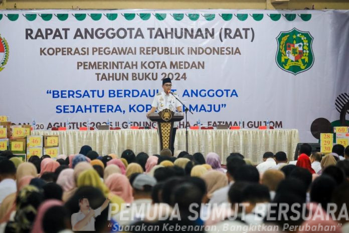 Text foto : Wali Kota Medan Rico Tri Putra Bayu Waas pada saat membuka Rapat Anggota Tahunan (RAT) Koperasi Pegawai Republik Indonesia (KPRI) Kota Medan tahun buku 2024 yang digelar di Gedung dr Fatimah Gultom, jalan Eka Warni, Medan Johor, Rabu (20/8/25). (Foto : Ist)