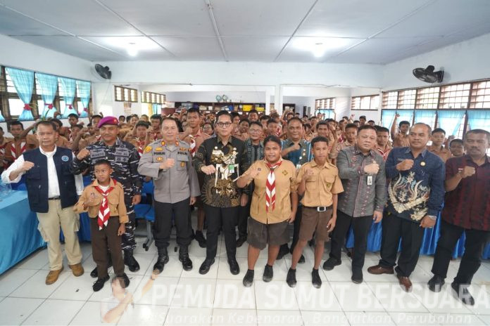 Text foto : Wali Kota Medan Rico Tri Putra Bayu Waas, saat menghadiri acara sosialisasi bahaya penyalahgunaan narkoba dan tes urine bagi siswa SMP Negeri 26 Medan, di Jalan Pulau Sicanang, Kec.Medan Belawan, Jumat (12/9/2025). (Foto : Ist)