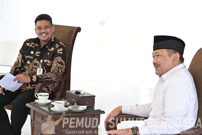 Text Foto : Gubernur Sumut Bobby Nasution menerima kunjungan Kepala Baznas RI Noor Achmad di Kantor Gubernur Sumut, Jalan Diponegoro Nomor 30, Medan, Jumat (12/09/2025). (Foto : Ist)