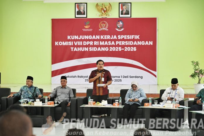 Text foto : Sekretaris Daerah Provinsi Sumatera Utara (Sumut) Togap Simangunsong mendampingi Kunjungan Kerja (Kunker) Komisi VIII Anggota DPR-RI ke Sekolah Rakyat Menengah Pertama (SRMP) di Sentra Insyaf Jalan Berdikari Nomor 37 Lau Bakeri, Kabupaten Deliserdang, Kamis (25/9/2025). (Foto : Ist)