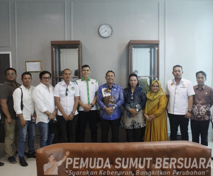 Text poto : Wakil Walikota Tebing Tinggi saat menerima audiensi pengurus DPW APPSI SUMUT di ruang rapat Wakil Walikota di lantai 4 gedung Walikota Tebing Tinggi Kamis (2-10-2025). (Foto : Ist)