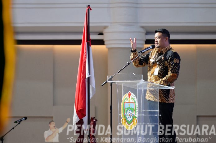 Text foto : Gubernur Sumatera Utara (Sumut) Bobby Nasution menghadiri Rapat Koordinasi (Rakor) dan Evaluasi tindak lanjut hasil Survei Penilaian Integritas (SPI) Tahun 2024 dalam rangka penguatan Indeks Integritas Nasional (IIN) Tahun 2025 pada wilayah Sumut di Aula Raja Inal Siregar Kantor Gubernur Sumut Jalan Diponegoro, Kota Medan, Kamis (2/10). Turut hadir pada Rakor Pimpinan KPK Johanis Tanak dan seluruh Bupati/Walikota se-Sumut. (Foto : Ist).