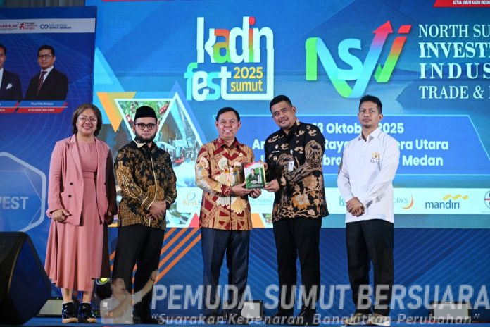 Text foto : Gubernur Sumatera Utara Muhammad Bobby Afif Nasution bersama Ketua DPD RI Sultan Bachtiar Najamudin, Ketua Umum Kamar Dagang Indonesia (Kadin) Anindya Bakrie, Anggota DPD RI asal Sumut Dedi Iskandar Batubara serta Ketua Kadin Sumut Firsal Dida Mutyara, pada pembukaan Kadin Fest 2025 Sumut dengan tajuk 
