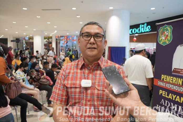 Text foto : Kepala Dinas kependudukan dan pencatatan sipil Kota Medan Baginda P Siregar. (Foto : Ist)