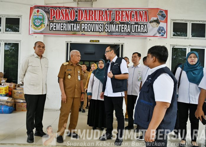 Text foto : Wakil Gubernur Sumatera Utara (Sumut) Surya menerima bantuan dari BPJS Ketenagakerjaan Wilayah Sumtera Bagian Utara (Sumbagut) di Posko Bencana Alam Sumut Jalan A.H Nasution Medan, Senin (22/12/2025). (Foto : Ist)