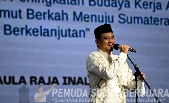 Teks Foto : Gubernur Sumatera Utara (Sumut) Muhammad Bobby Afif Nasution bersama Wakil Gubernur Sumut Surya, Ketua DPRD Sumut Erni Ariyanti Sitorus, Wakil Ketua DPRD Ikhwan Ritonga, Pj Sekretaris Daerah Sumut Sulaiman Harahap, para perwakilan Forkopimda, serta para pimpinan OPD Pemprov Sumut, pada Perayaan Isra Mikraj Nabi Muhammad SAW 1447 H/2026 di Aula Raja Inal Siregar Kantor Gubernur Sumut Jalan Diponegoro nomor 30, Medan, Rabu (21/1/2026). (Foto : Ist) 