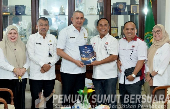Teks Foto :  Pj Sekretaris Daerah Provinsi Sumatera Utara (Sumut) Sulaiman Harahap menerima audiensi pengurus Komisi Penyiaran Indonesia Daerah (KPID) Provinsi Sumut di Ruang Kerja Lantai 9 Kantor Gubernur Sumut Jalan Diponegoro Kota Medan, Rabu (4/2/2026).(Foto : Ist) 