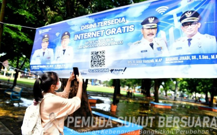 Teks Foto : Program internet gratis ini merupakan salah satu dari enam Program Hasil Terbaik Cepat (PHTC) Gubernur Bobby Nasution, yakni Digitalisasi Pelayanan Publik Cepat Responsif, Handal, dan Solutif (CERDAS). Program ini diluncurkan secara serentak pada Minggu (1/3/2026) di delapan kota di Sumatera Utara dengan dukungan 49 access point.(Foto : Ist) 