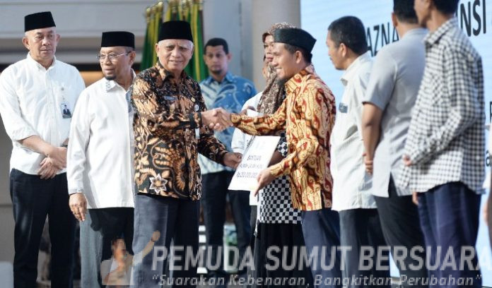 Teks Foto :  Wakil Gubernur Sumatera Utara (Sumut) Surya menghadiri pengumpulan zakat di lingkungan Pemerintah Provinsi Sumut, serta Penyaluran Zakat, Infaq dan Sedekah Triwulan I Tahun 2026 yang diselenggarakan oleh Badan Amil Zakat Nasional (Baznas) Provinsi Sumut di Aula Raja Inal Siregar Kantor Gubernur Sumut Jalan Diponegoro Kota Medan, Jumat (13/3/2026).(Foto : Ist)