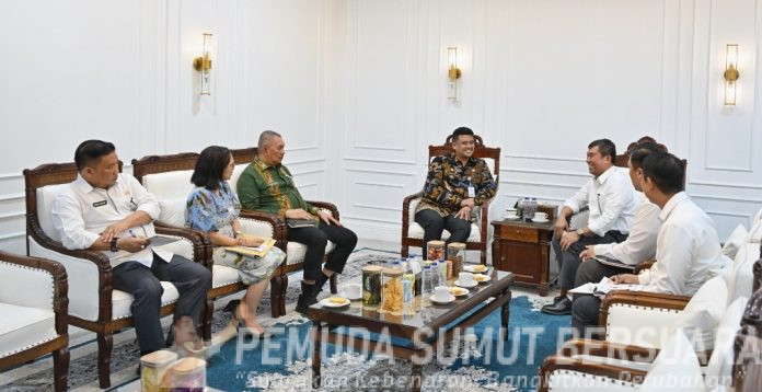 Teks Foto : Gubernur Sumatera Utara (Sumut) Bobby Afif Nasution menerima audiensi Kepala Kantor Perwakilan Lembaga Penjamin Simpanan (LPS) I - Medan di Ruang Kerja Gubernur Lt. 10 Kantor Gubernur Sumut Jalan Diponegoro Nomor 30 Medan, Jumat (10/4/2026).(Foto : Ist)
